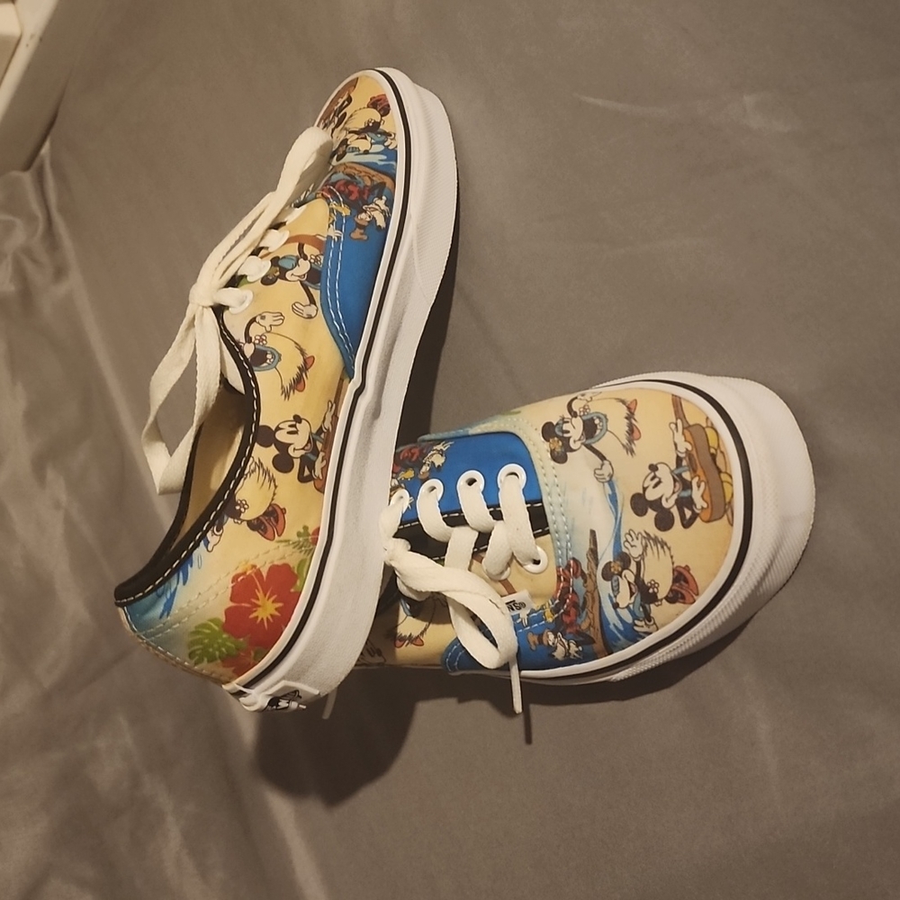 Women's Sz 6 Vans Hawaiian Mickey Mouse